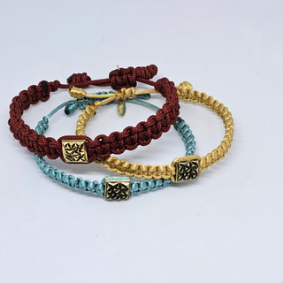 Zen Weave Macrame Boho Braided Bracelet in Burgandy - Shiny Gold Peak Pulse Charm