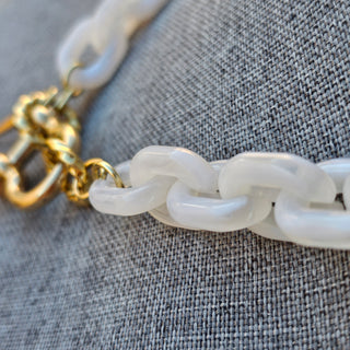 Shackle Clasp  with Spike in Ivory Resin chain _ 18K Gold Filled