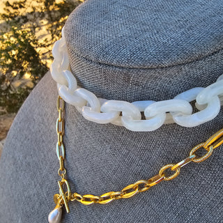 Shackle Clasp  with Spike in Ivory Resin chain _ 18K Gold Filled