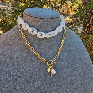 Shackle Clasp  with Spike in Ivory Resin chain _ 18K Gold Filled